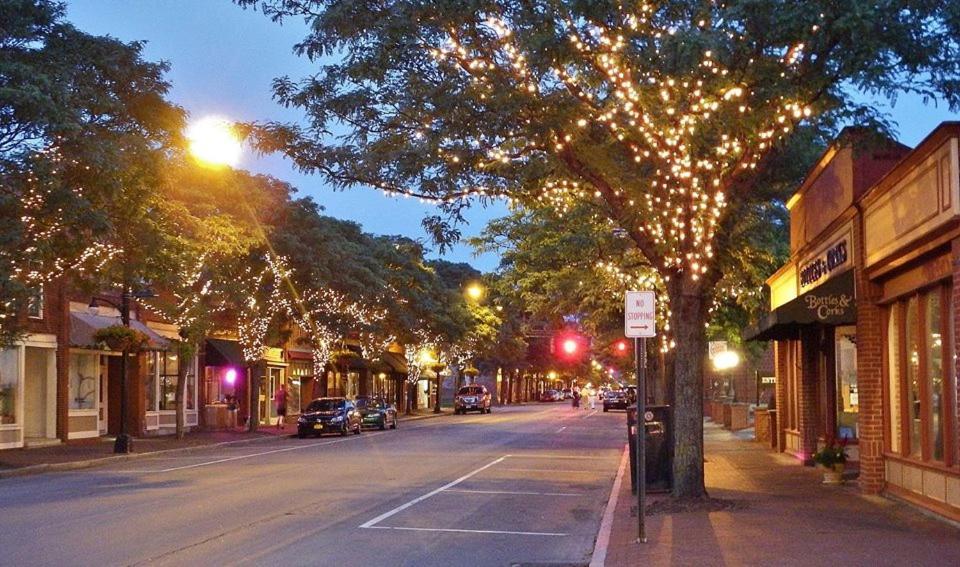Rosewood Inn Corning Exterior photo